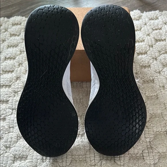 New Balance White and Black Athletic Shoes with Cushioned Midsole - Picture 4 of 5